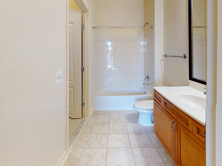 Signal Hill Apartment Homes — Photo 37