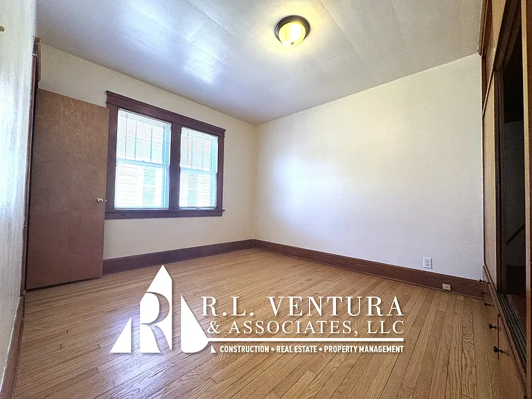 2418 Lasalle St #1/2 — Photo 19