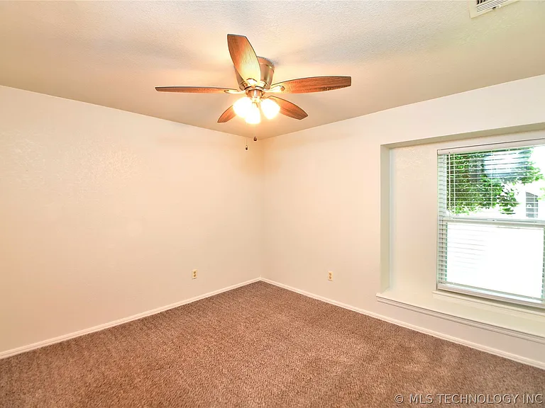 10056 S 91st East Ave — Photo 13