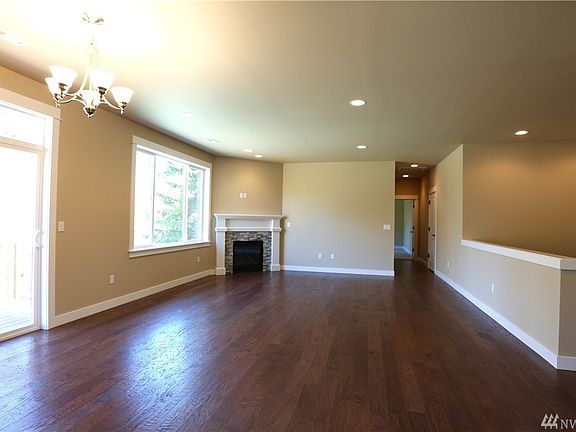 4th image of 1319 131st Ave NE