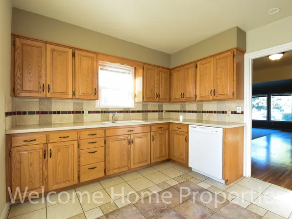 24 SE 4th St, College Place, WA 99324