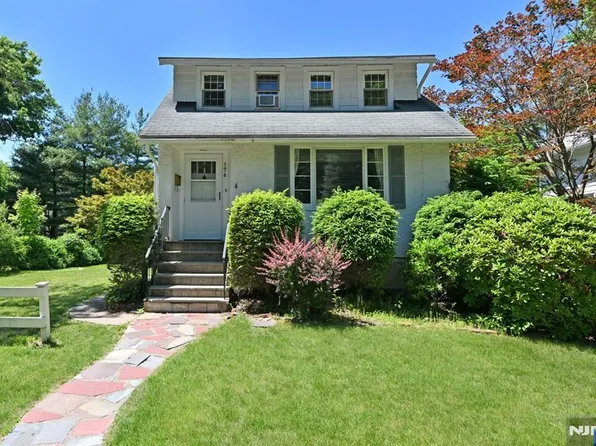 176 Park Ave, Allendale, NJ 07401