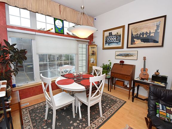 4th image of 2571 N Farwell Ave