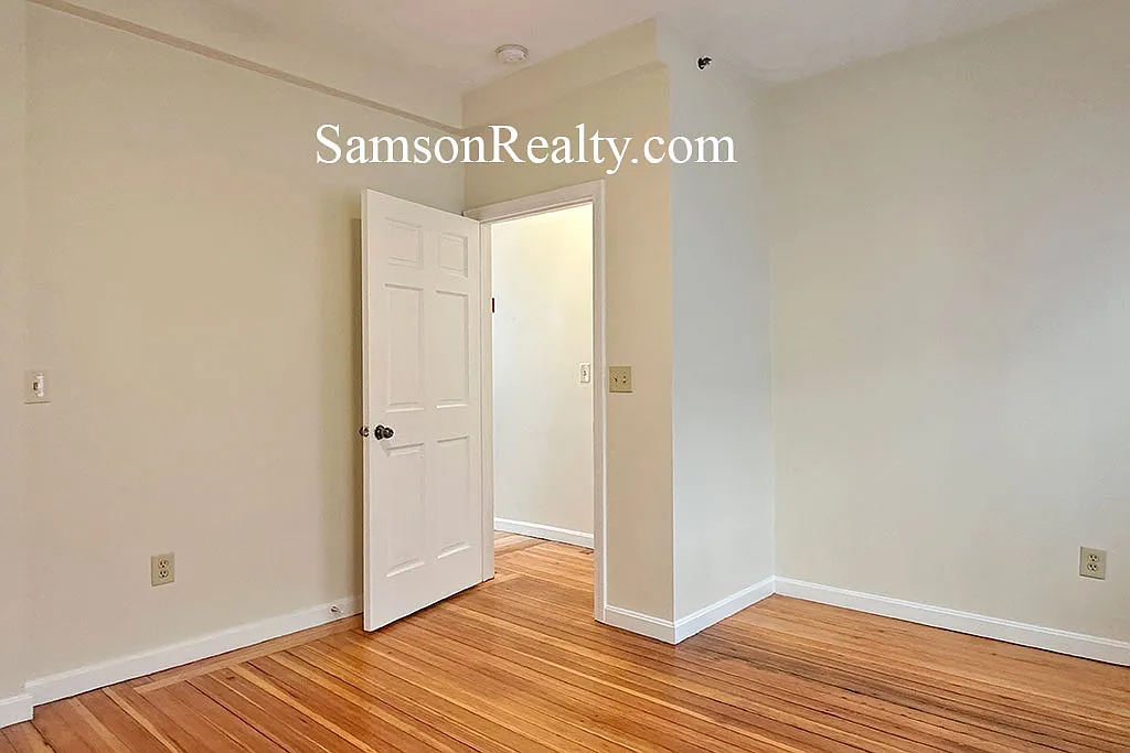 4 bed, $4,200 — Photo 4