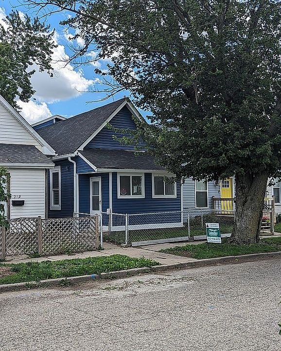 1st image of 221 Kansas St