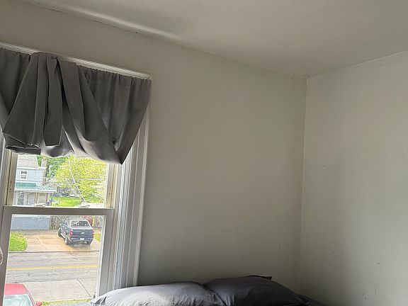 3rd image of 518 E 10th St #1