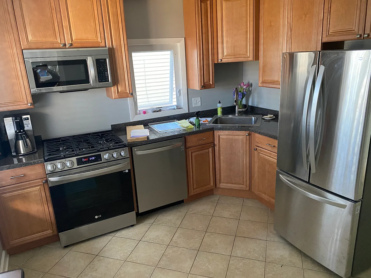 3 bed, $3,000 — Photo 2