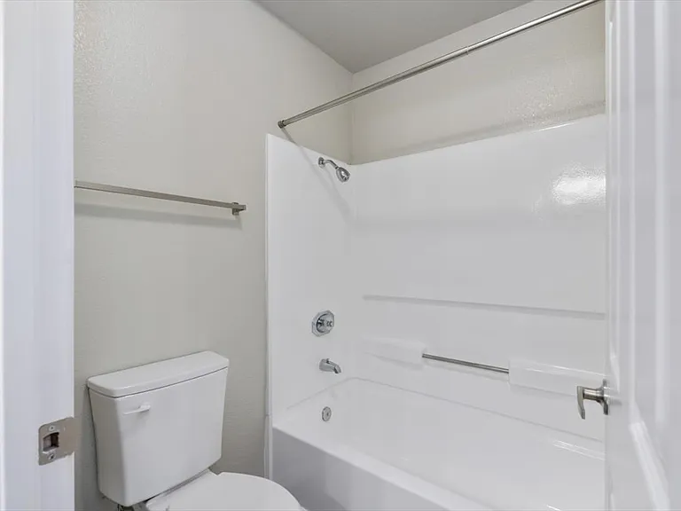 Heather Downs Apartments — Photo 37