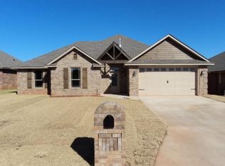 1510 Stonehouse Dr, Elgin, OK 73538