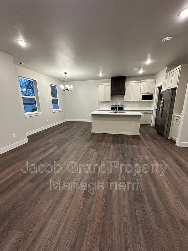 4 bed, 2.5 bath, 1667 sqft, $1,855 — Photo 3