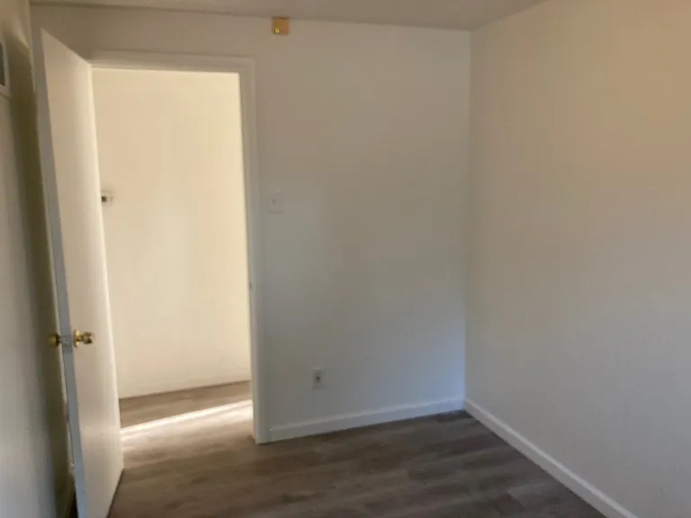 248 S King St — Photo 17