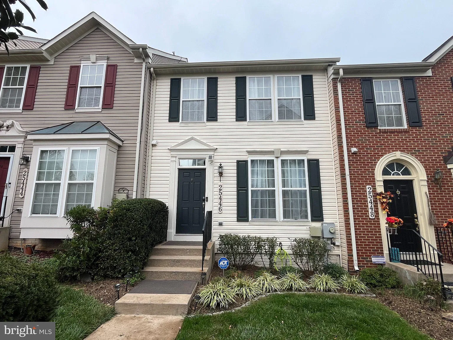 3 bed, 2.5 bath, 2360 sqft, $3,000 — Photo 2
