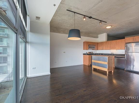 5th image of 1620 S Michigan Ave Unit 519