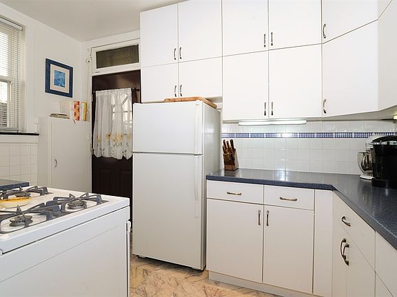 4th image of 1066 W Catalpa Ave #L2