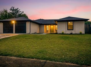 228 Haywood Dr, Benbrook, TX 76126