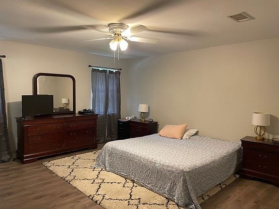 5th image of 14 Eagle Heights Dr