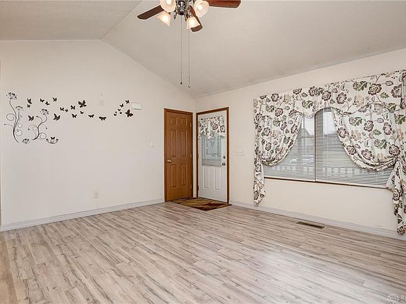5th image of 250 Stone Meadows Blvd