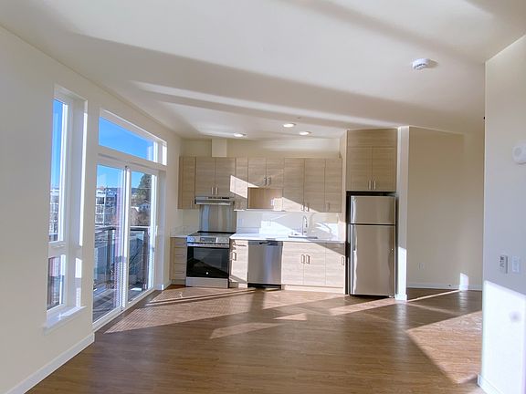 3rd image of 1439 NW 60th St #402BALLARD