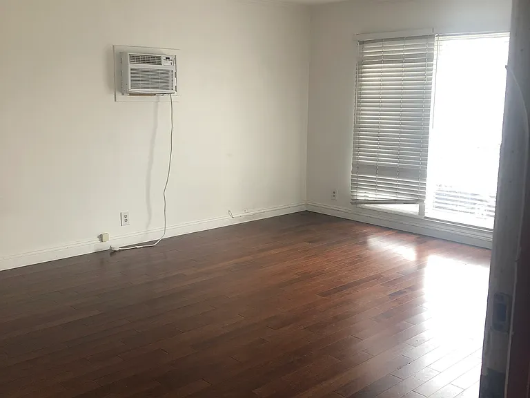 8360 Blackburn Ave #1 — Photo 9