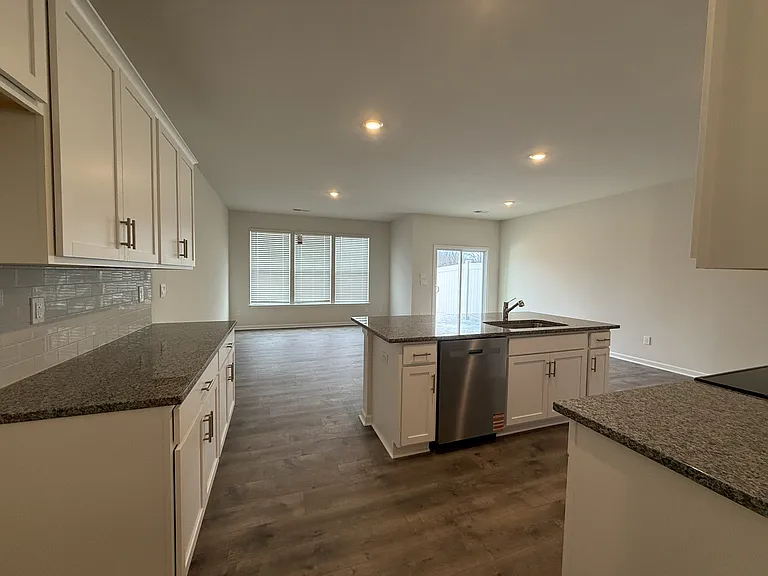 1475 Amberview Ln — Photo 4