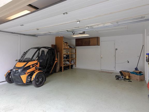 3rd image of 376 Breakwater Ct