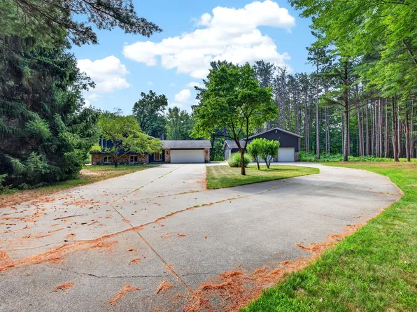 2515 W Giles Rd, Muskegon, MI 49445