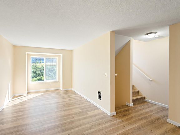 3rd image of 2723 Rossiter Ln