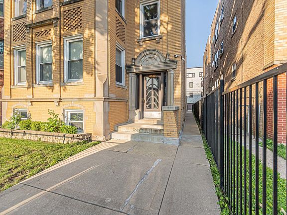 3rd image of 6539 N Mozart St