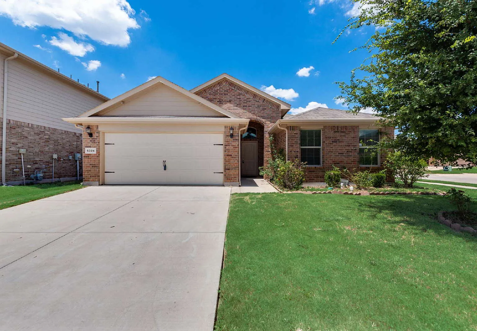 4 bed, 2.0 bath, 1772 sqft, $2,150 — Photo 2