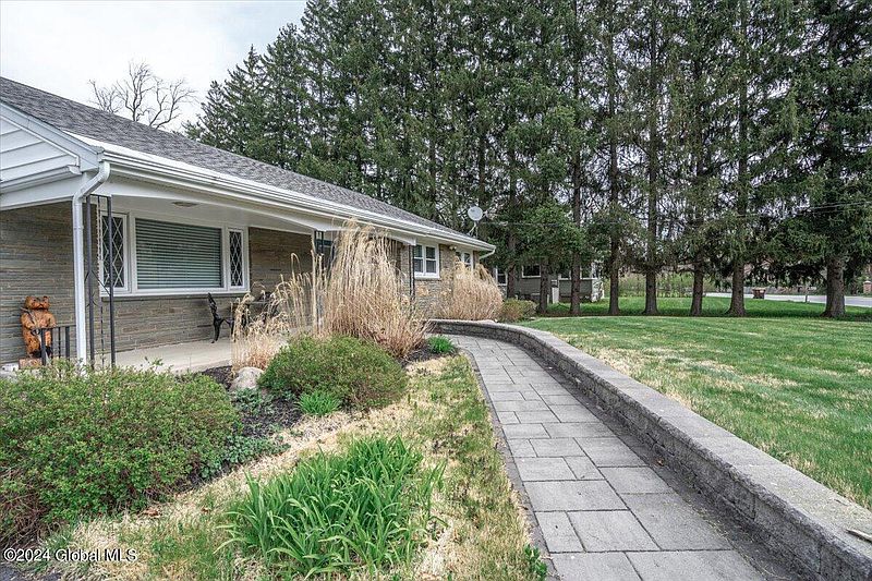 3rd image of 933 Riverview Road