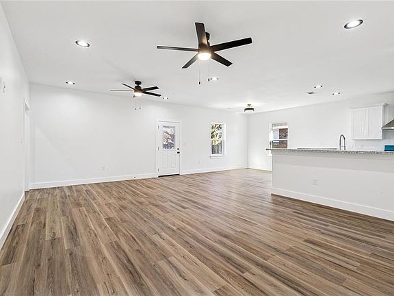 2nd image of 3865 Alexander Ln