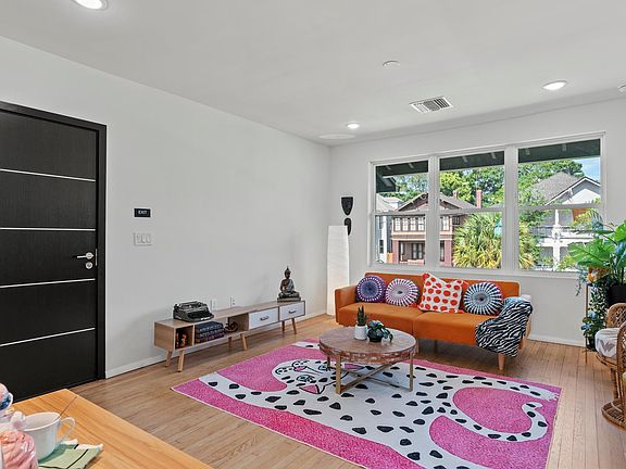 2nd image of 1504 Perry St #205