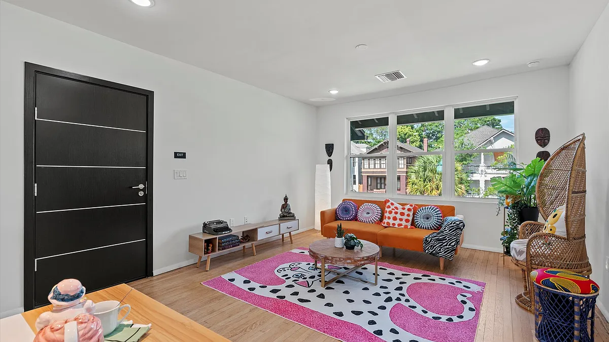 Building Photo - 1504 Perry St #205