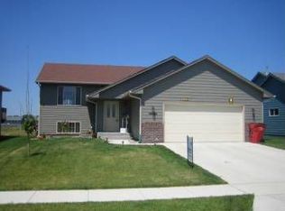 1304 E 68th St N, Sioux Falls, SD 57104
