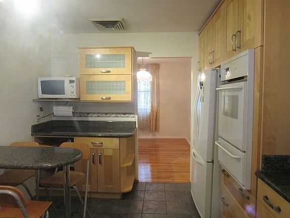 2nd image of 10954 Park Ln S