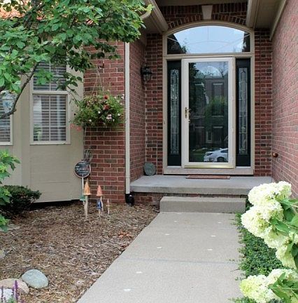 3rd image of 61367 Wedgewood Dr