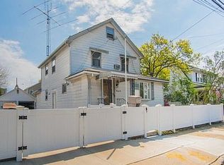 22 3rd Ave, New Hyde Park, NY 11040