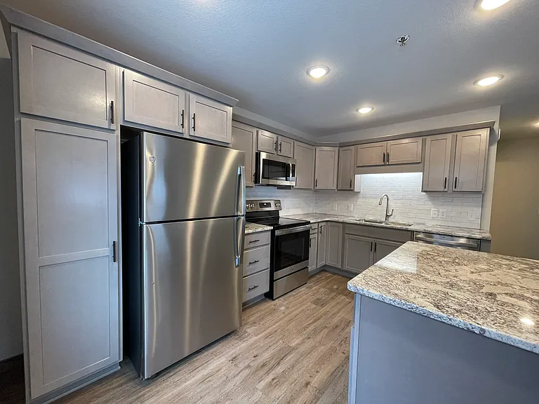 Gateway Place Apartments — Photo 60