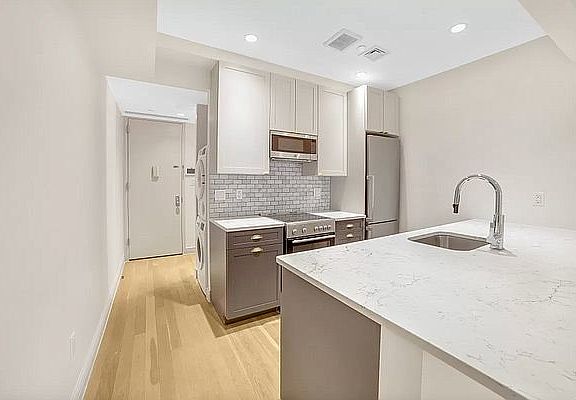 3rd image of 405 E 78th St #1I
