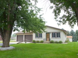1790 Maple Park Cir, Windom, MN 56101