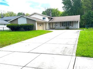 3957 Woodpark Ln, North Olmsted, OH 44070