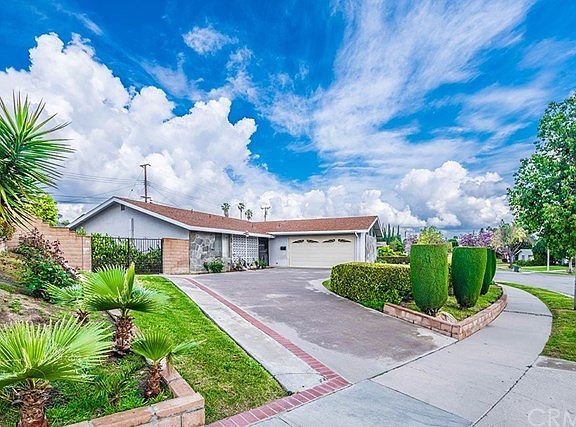 3rd image of 3543 S Flemington Dr