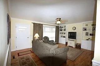 14 Willoughby Ave photo 1