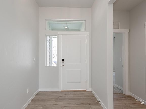 3rd image of 16712 Carlin Ave
