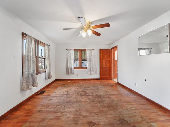 3rd image of 321 Andrews St