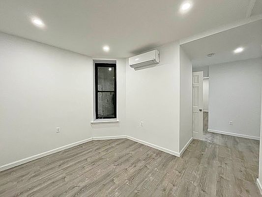 1st image of 333 W 19th St #16