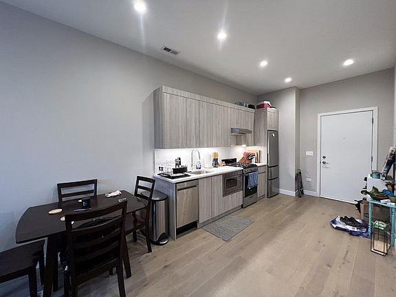 4th image of 3757 N Sheffield Ave #40-J