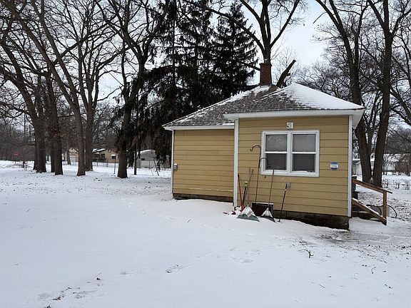 3rd image of 3044 Morton Ave