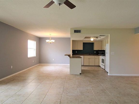 3rd image of 2459 Twin Dr #18