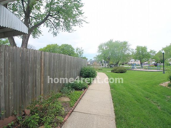 2nd image of 8424 W 85th St